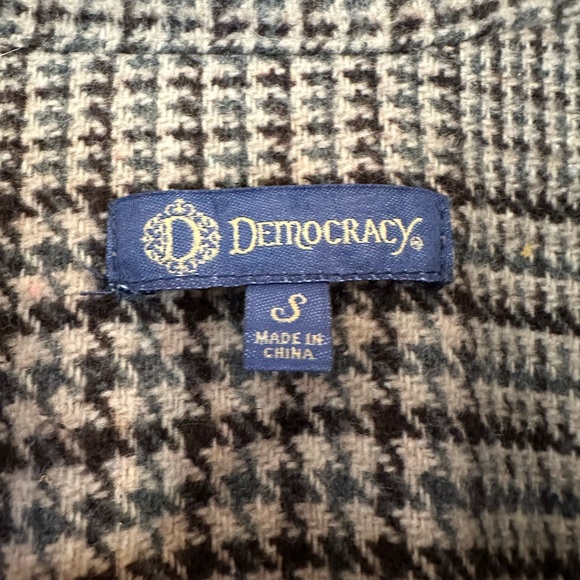 Democracy Long Fringed Vest - Picture 4 of 7